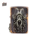 Ancien briquet en cuivre au design original