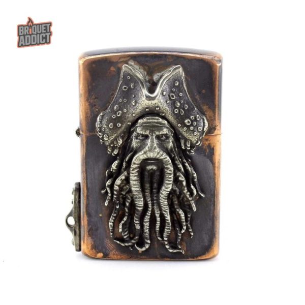 Ancien briquet en cuivre au design original