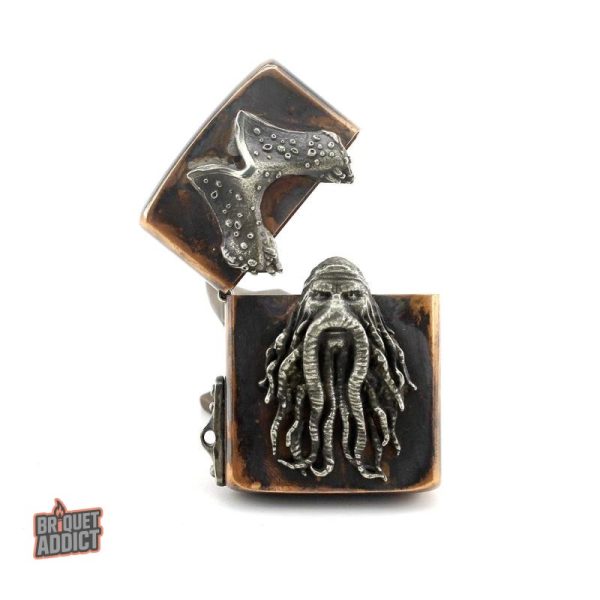 Briquet vintage en cuivre, accessoire unique pour collectionneurs