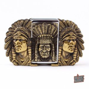 Accessoire pratique : briquet intégré dans une boucle de ceinture