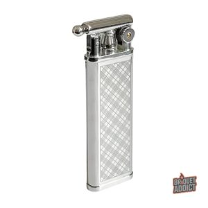 Briquet ancien à essence au design classique