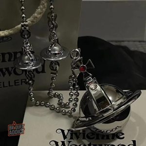 Collier Briquet Vivienne Westwood en style original