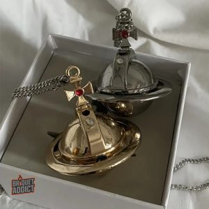 Collier en forme de briquet par Vivienne Westwood